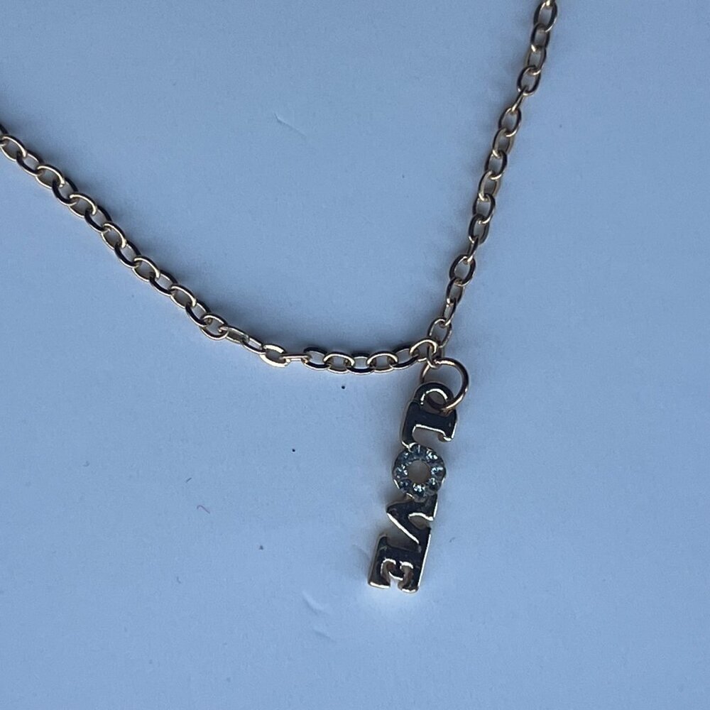 Steve Madden Love Pendant Chain Necklace Gold Tone - Picture 3 of 5